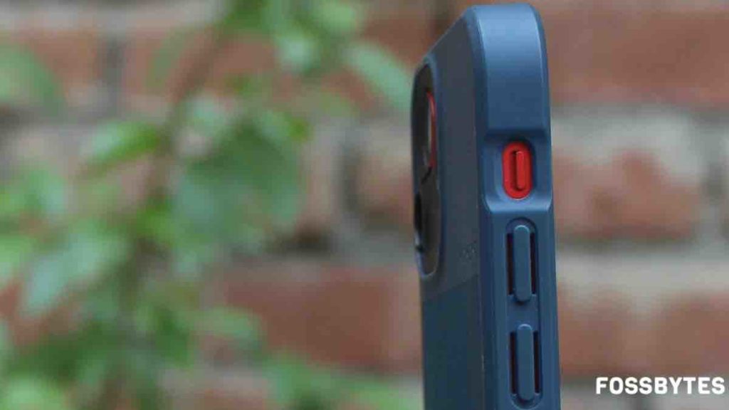 Moment iPhone 12 case side