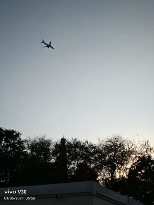 Day-light photo from the vivo V30-3