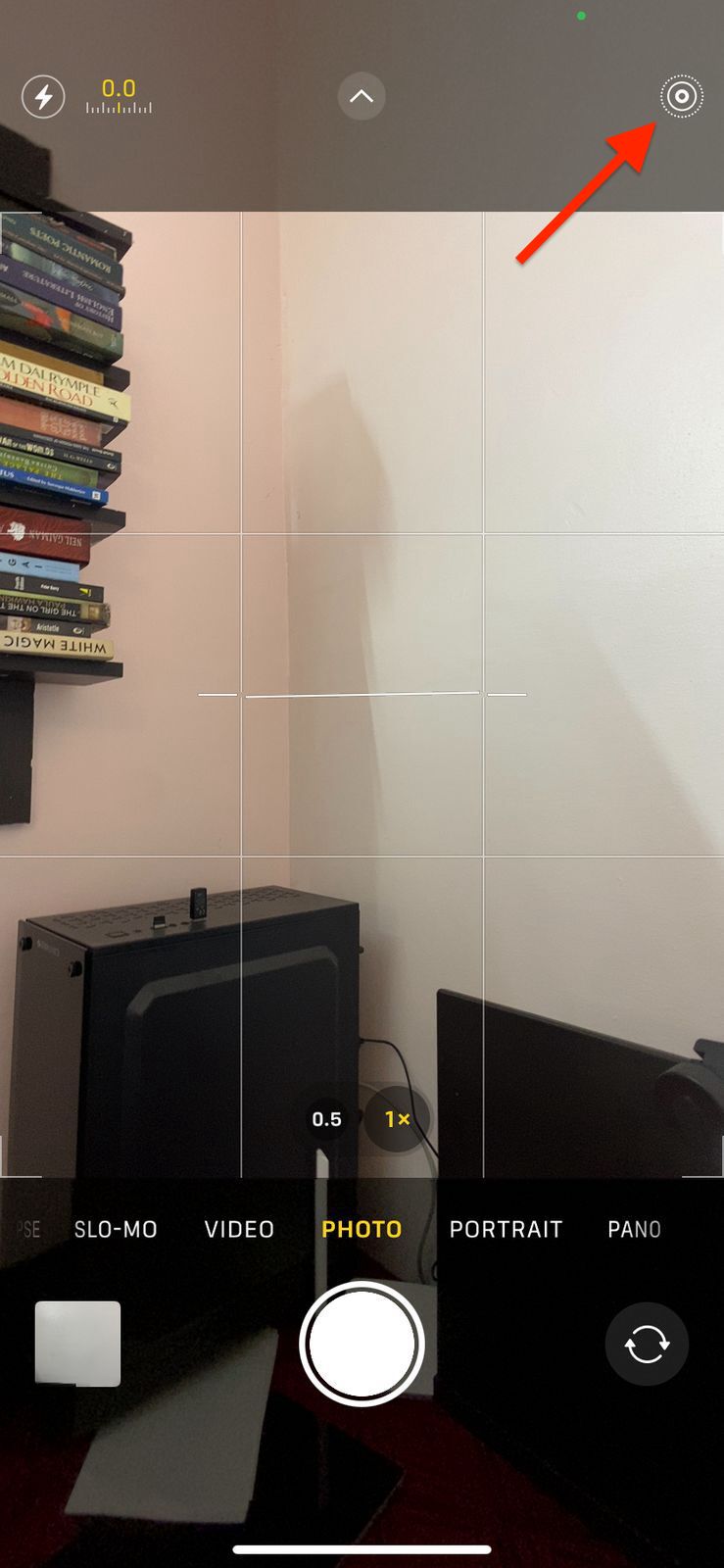 Image of the live photo icon in the iPhone camera app 